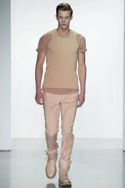 Look 3
